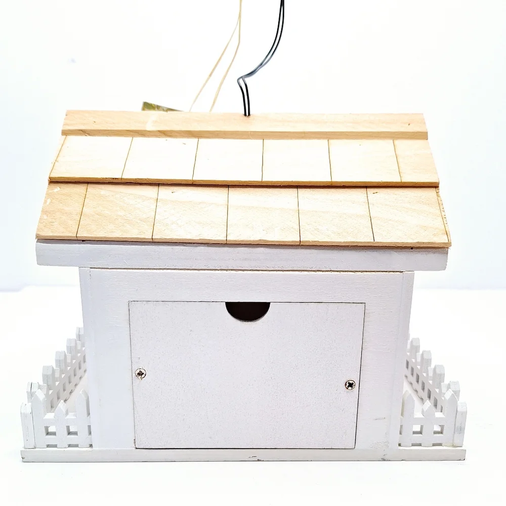 Birdhouse or birdfeeder